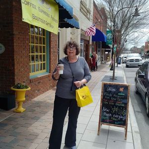 Meet your Posher, Larayne